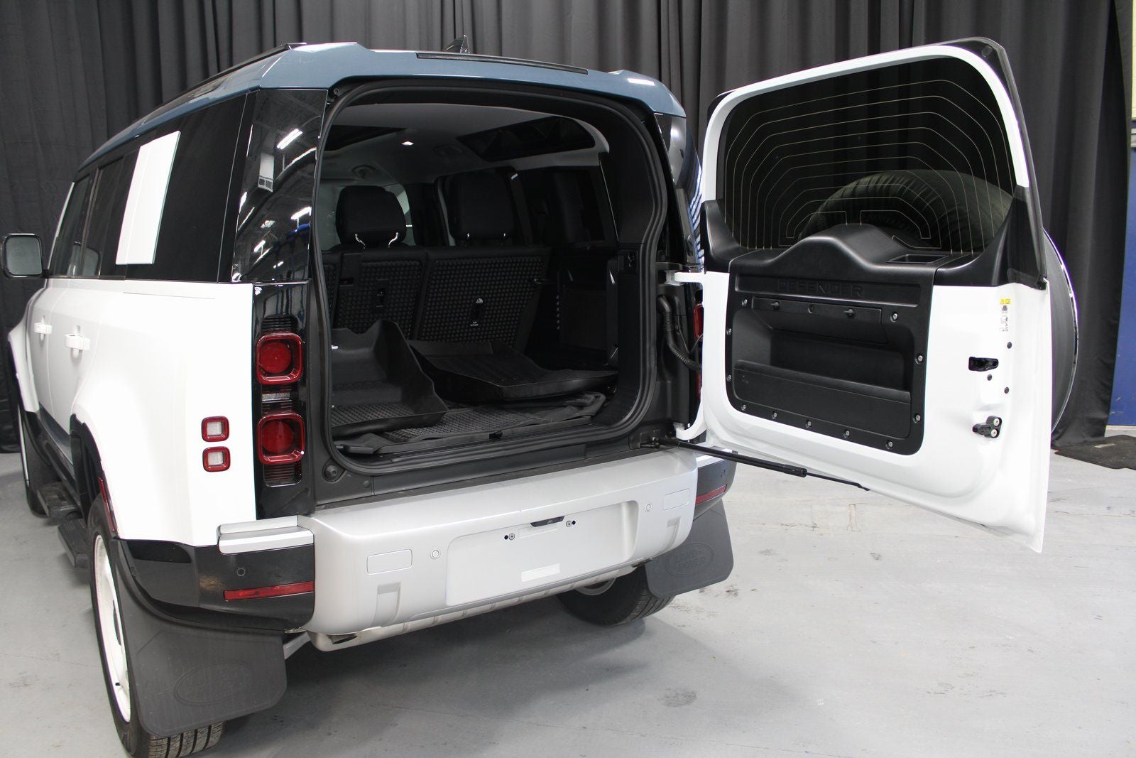 2025 Land Rover Defender 110 S