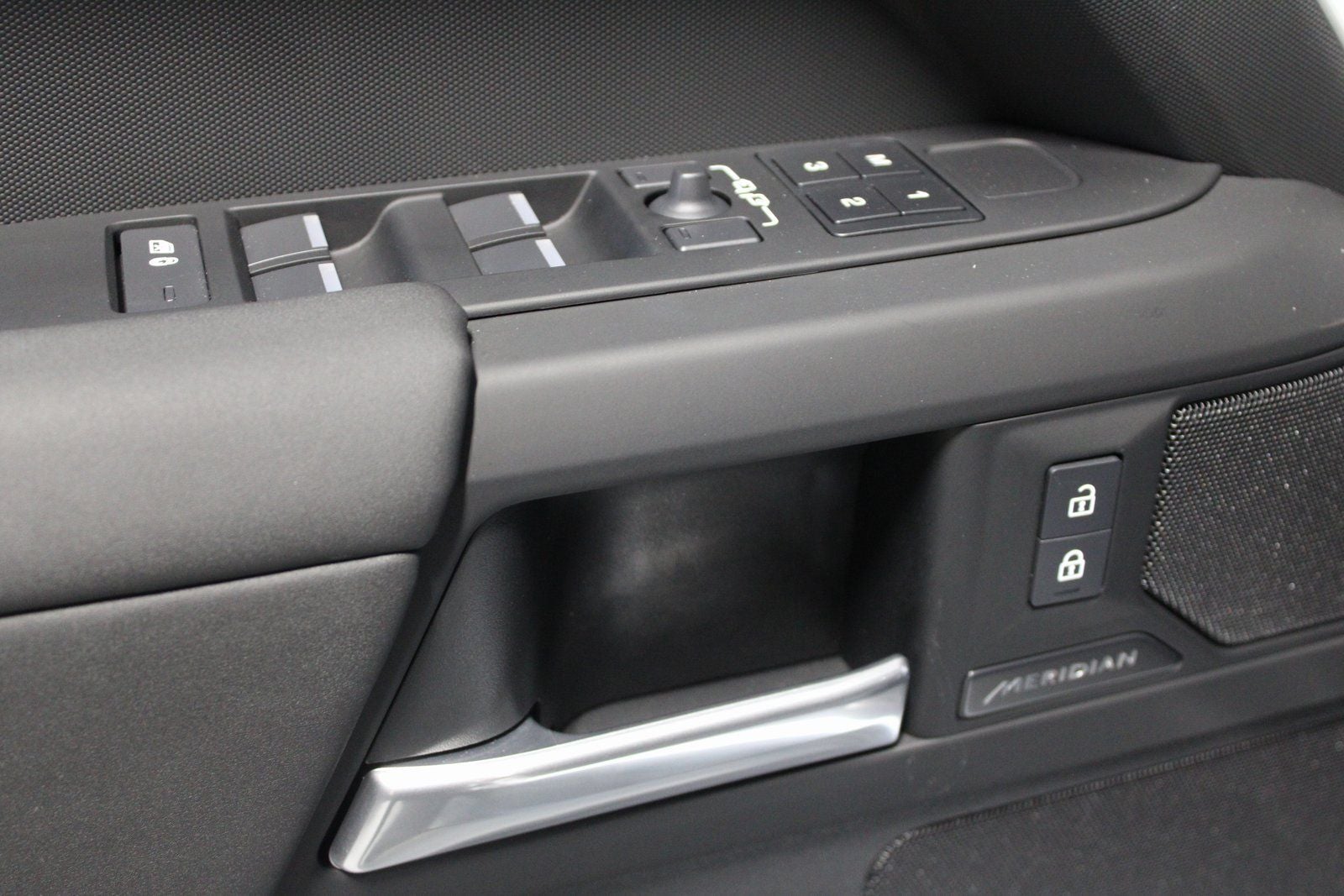 2025 Land Rover Defender 110 S