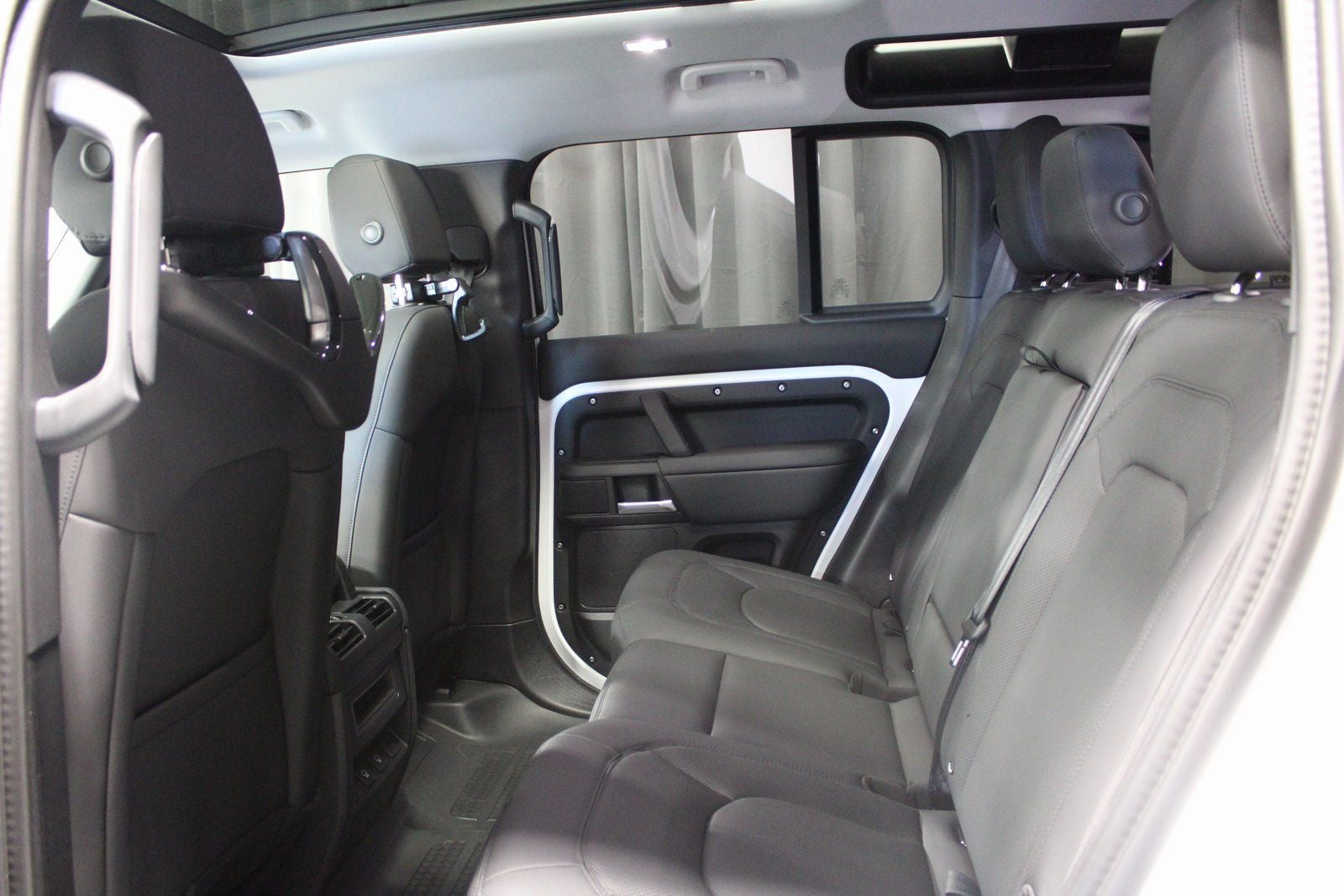 2025 Land Rover Defender 110 S