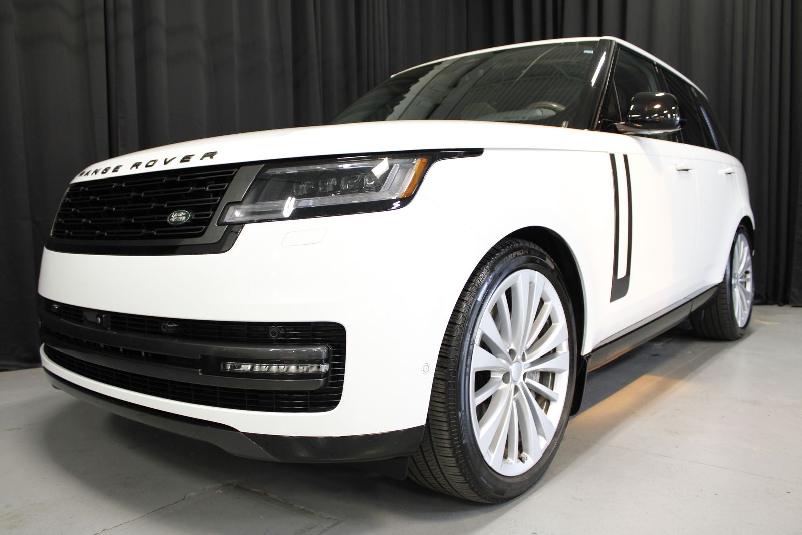 2025 Land Rover Range Rover SE