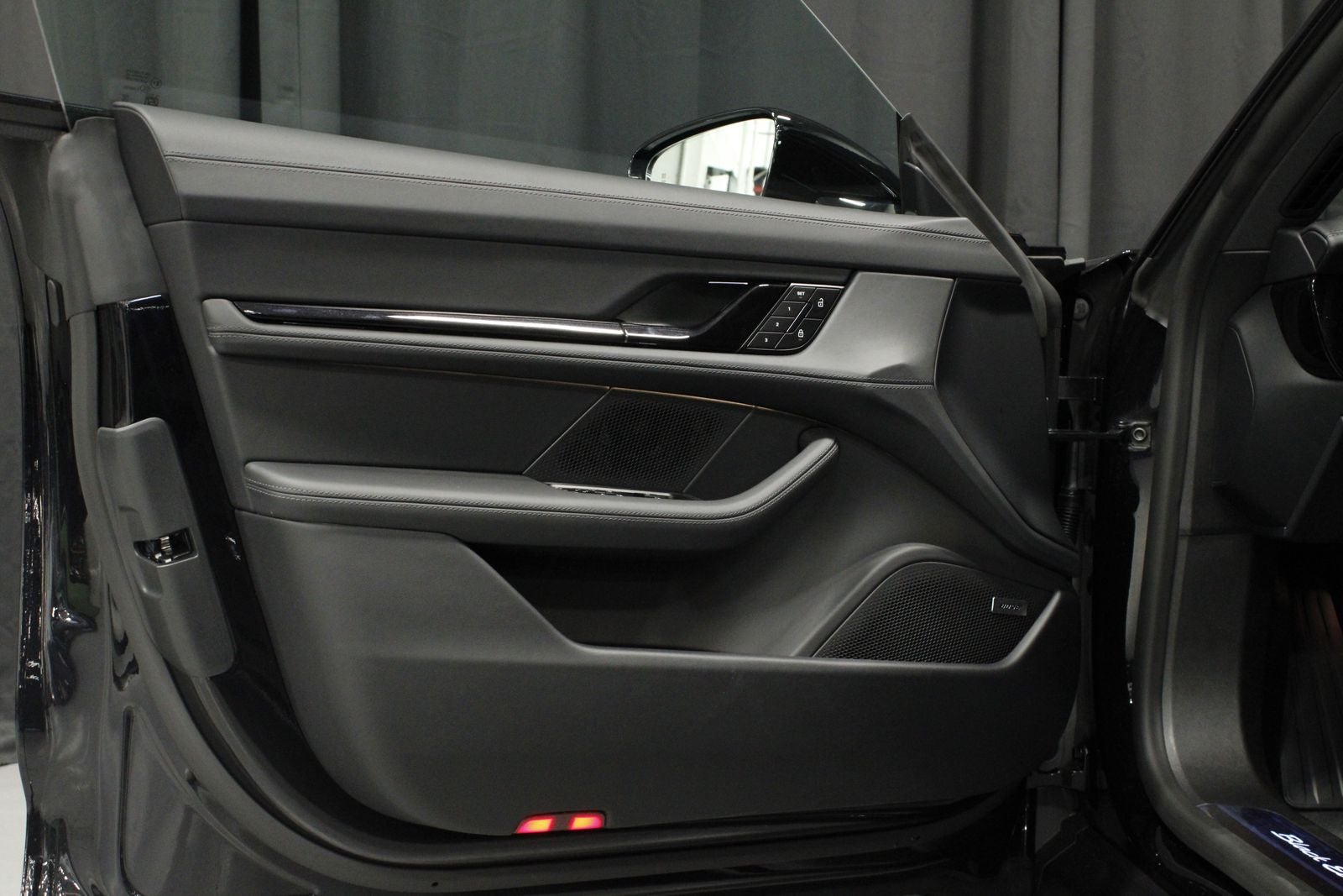 2026 Porsche Taycan 4 Black Edition