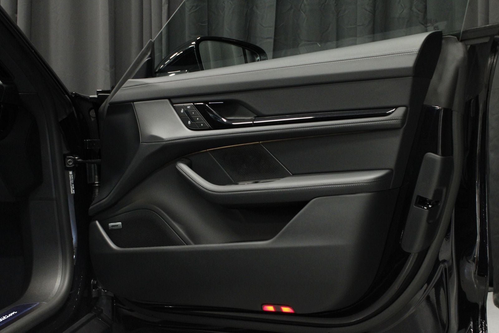 2026 Porsche Taycan 4 Black Edition