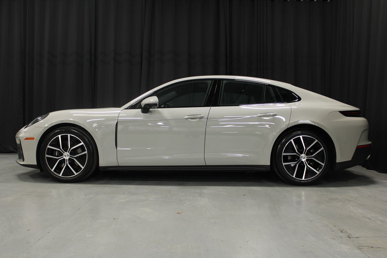2025 Porsche Panamera 4