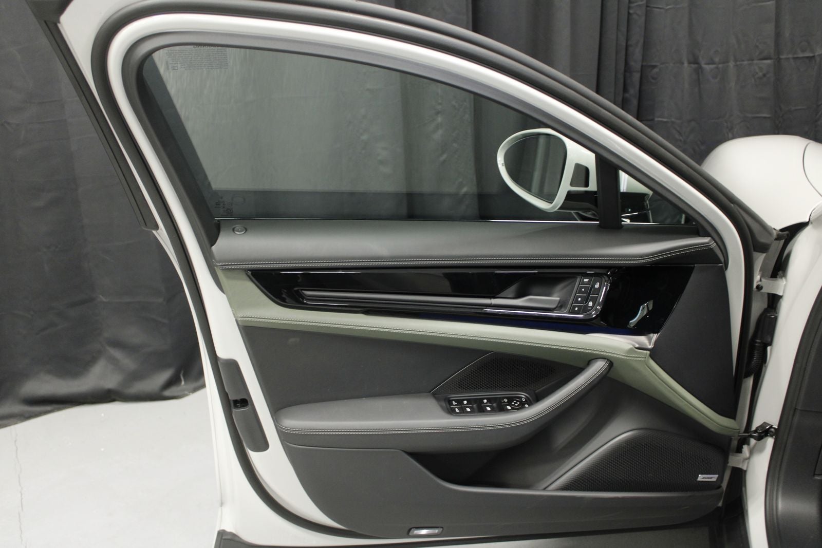 2025 Porsche Panamera 4