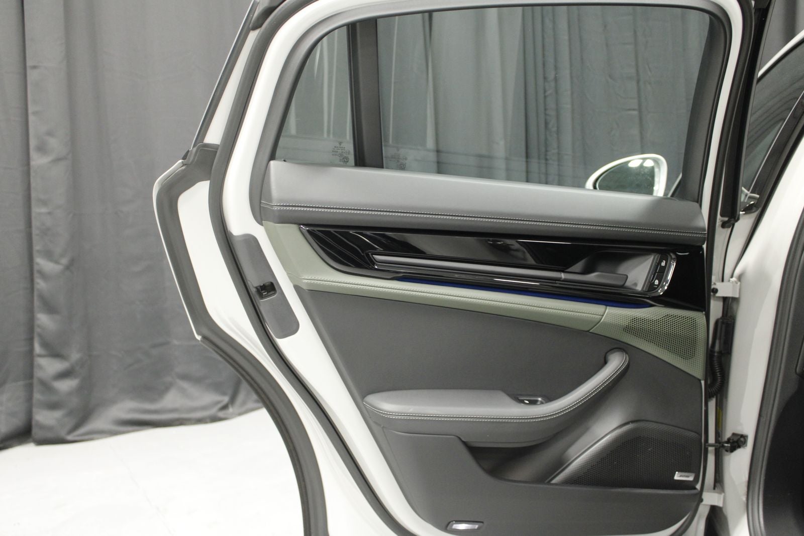 2025 Porsche Panamera 4