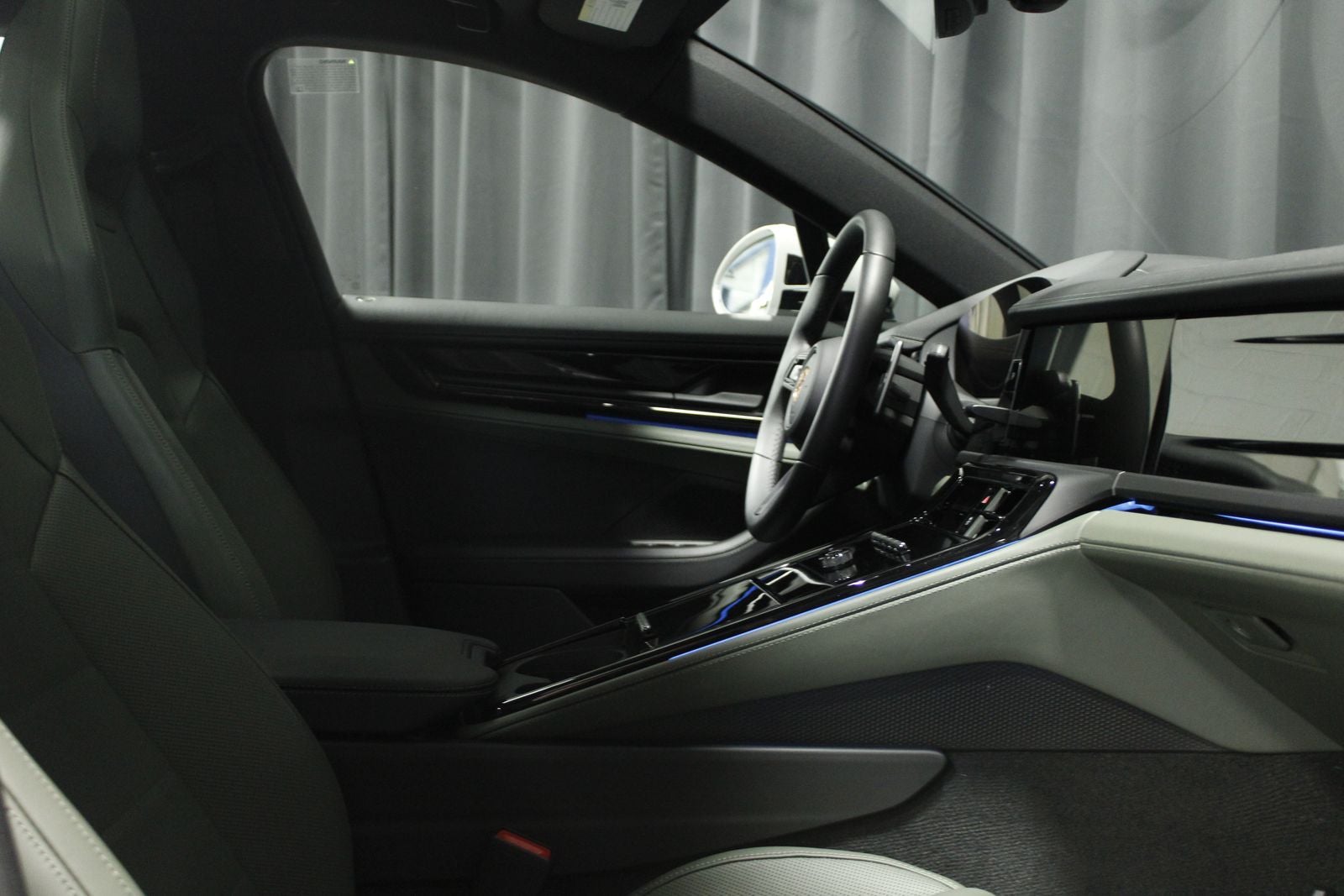 2025 Porsche Panamera 4