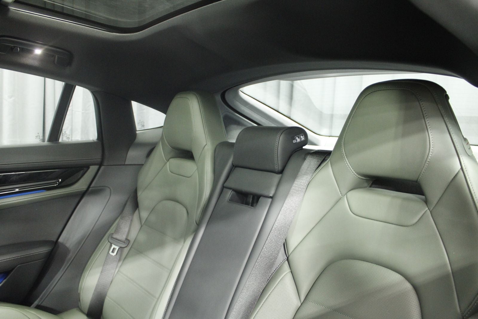 2025 Porsche Panamera 4