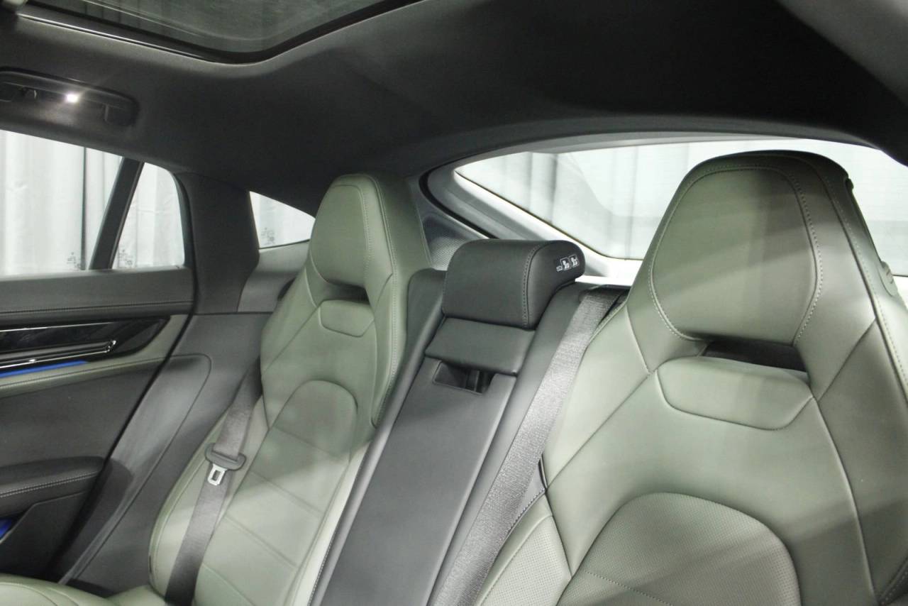 2025 Porsche Panamera 4