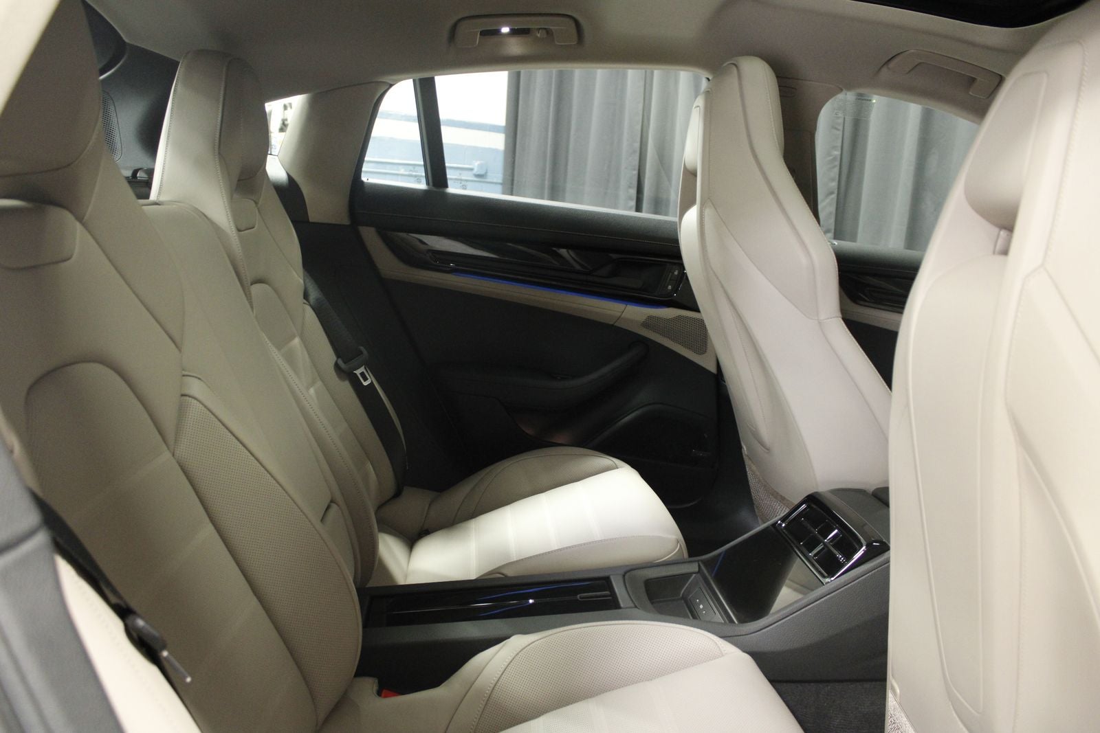 2025 Porsche Panamera 4