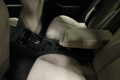 2025 Porsche Panamera 4