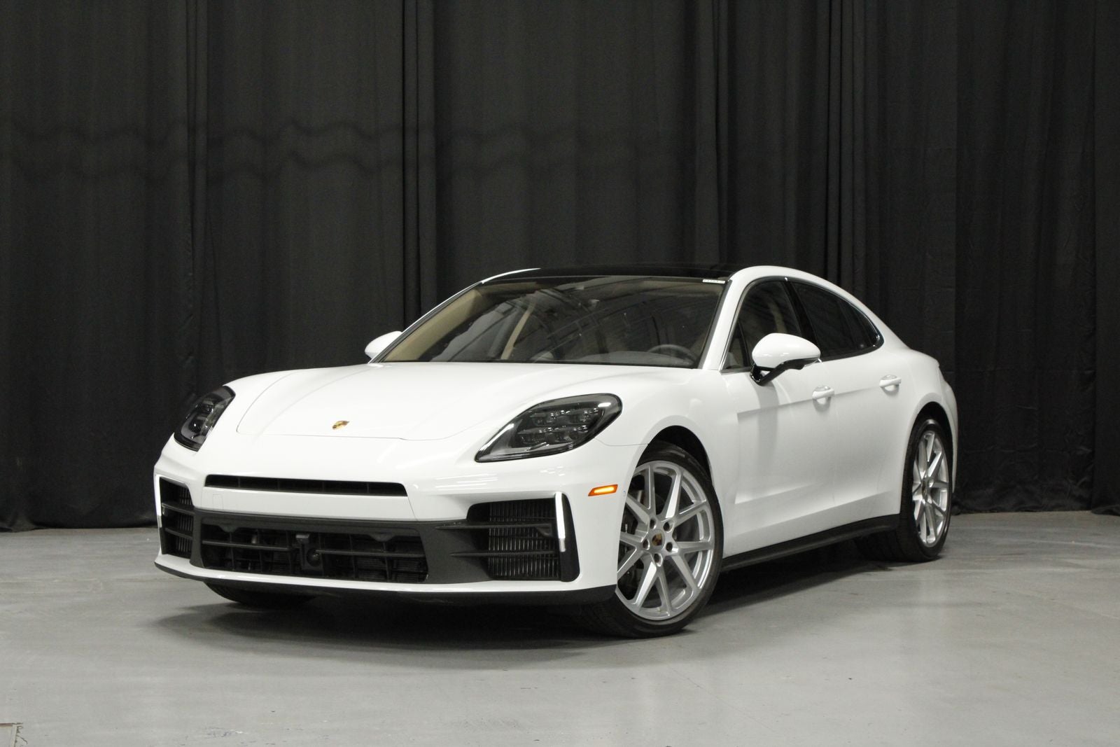 2025 Porsche Panamera 4's photo
