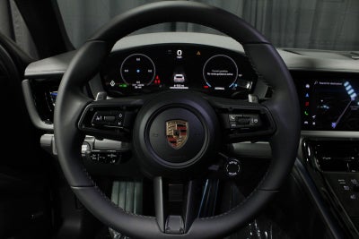 2026 Porsche Panamera 4