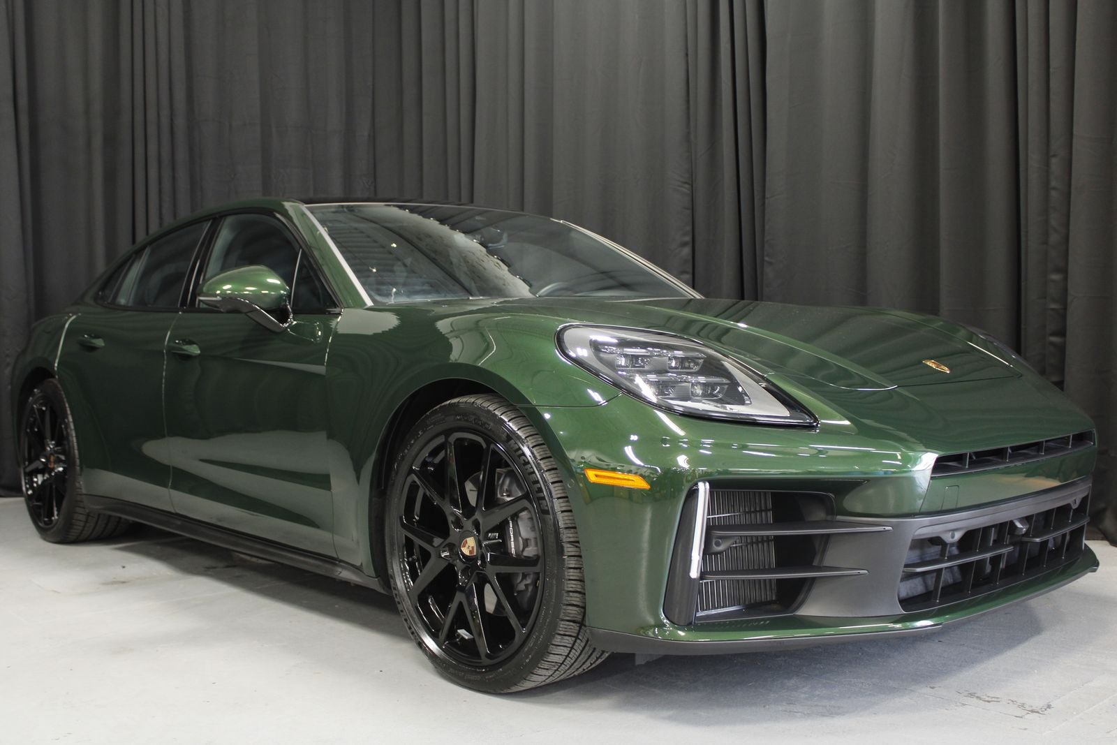 2025 Porsche Panamera 4