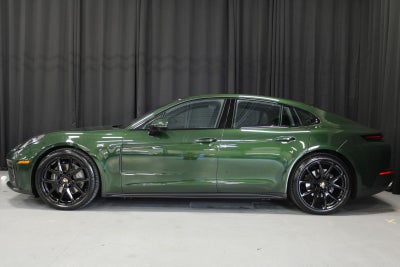 2025 Porsche Panamera 4