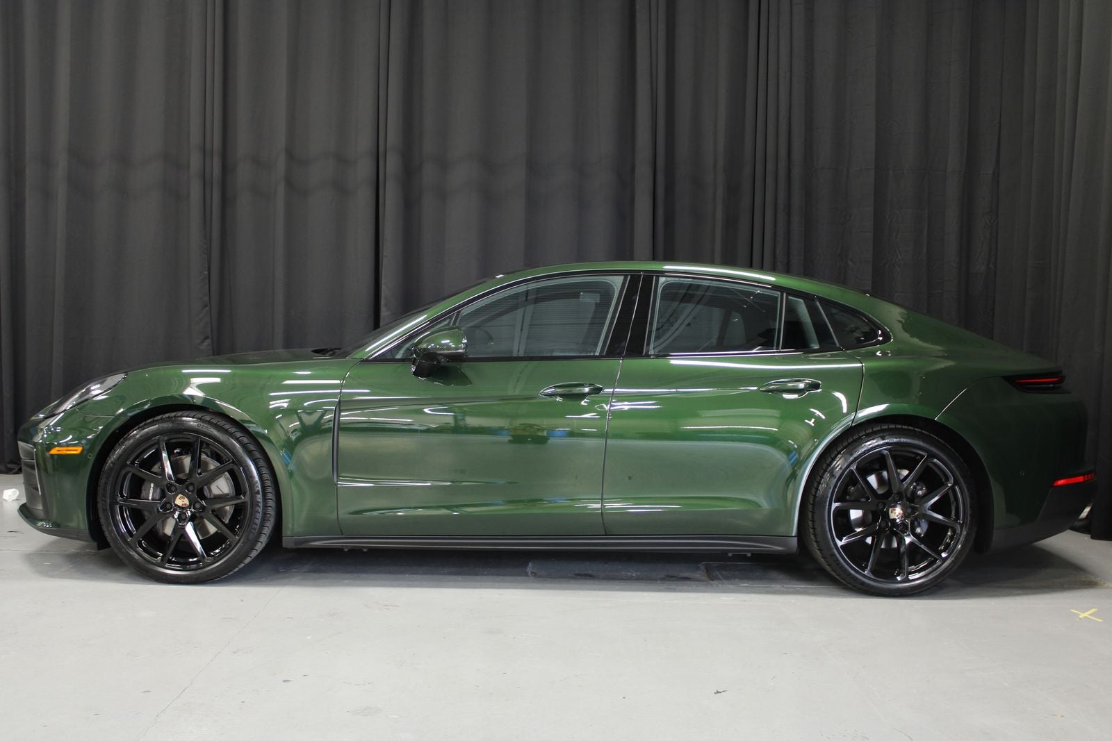 2025 Porsche Panamera 4