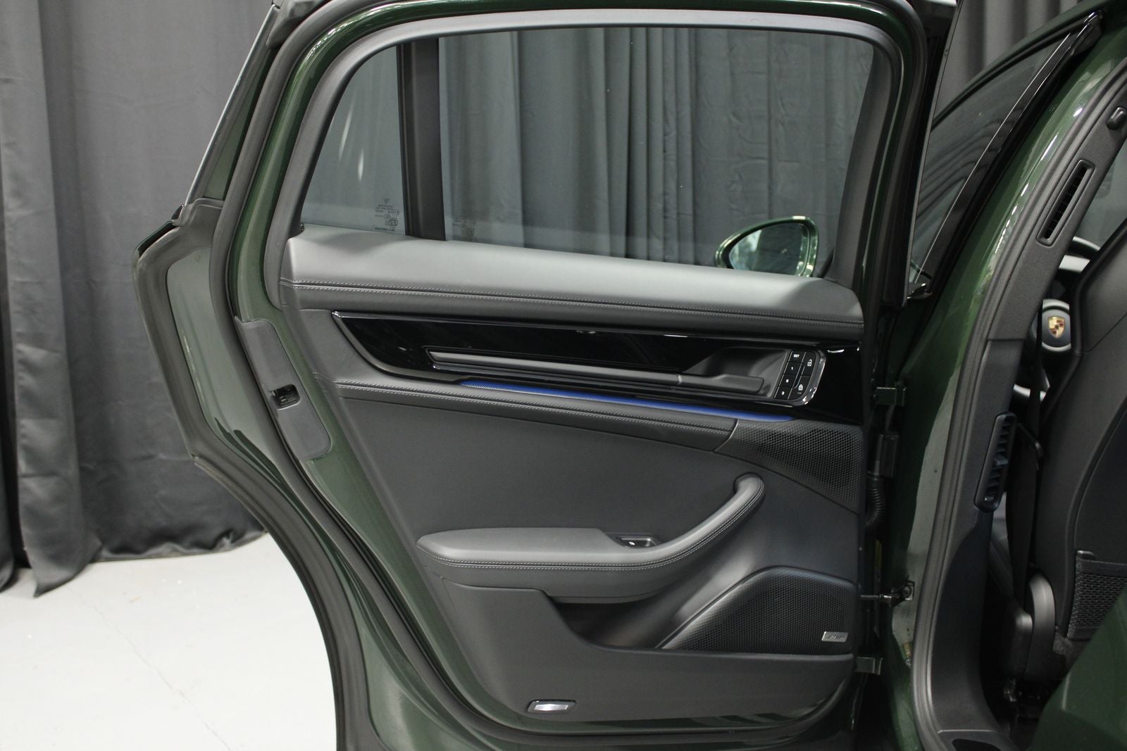 2025 Porsche Panamera 4