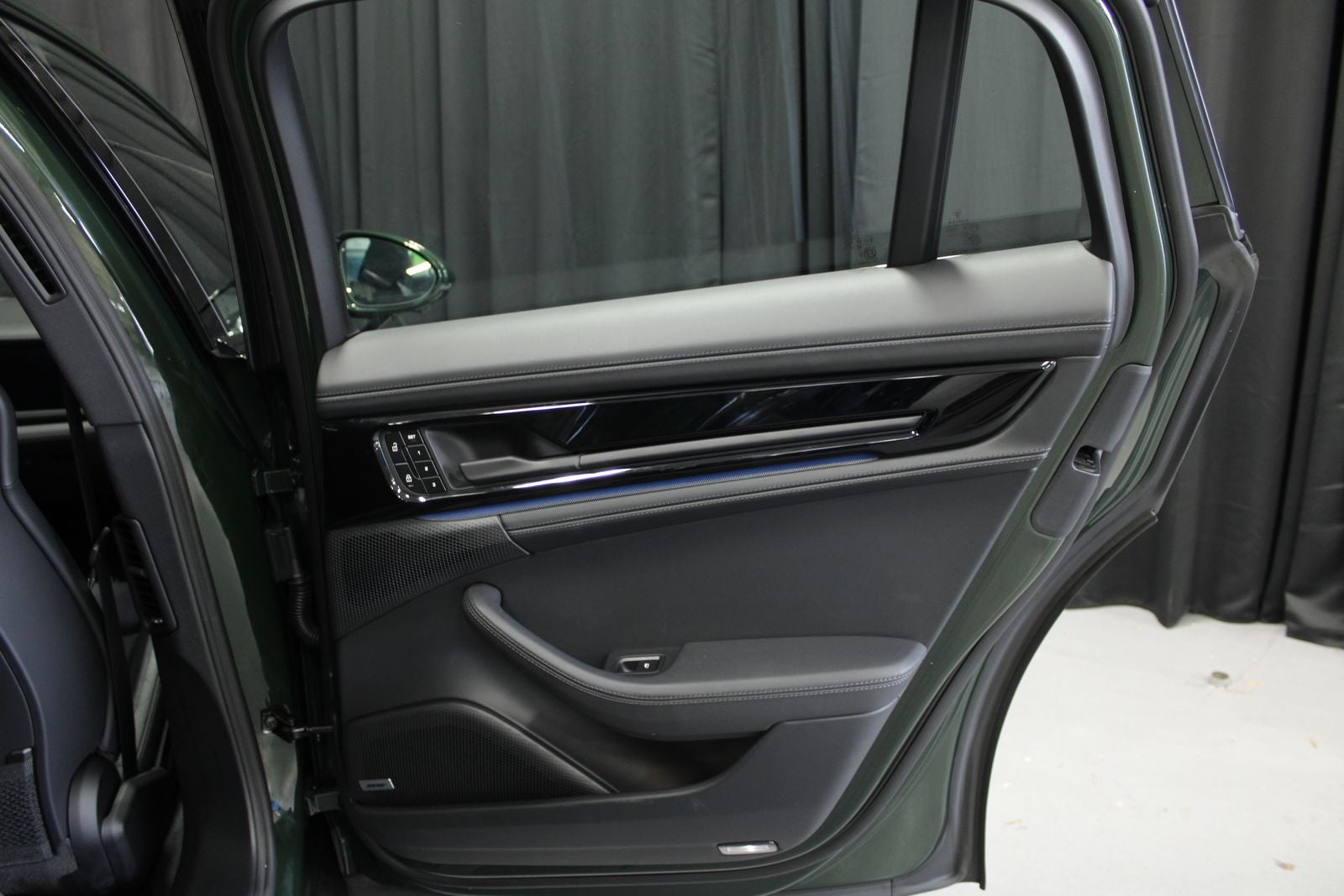 2025 Porsche Panamera 4