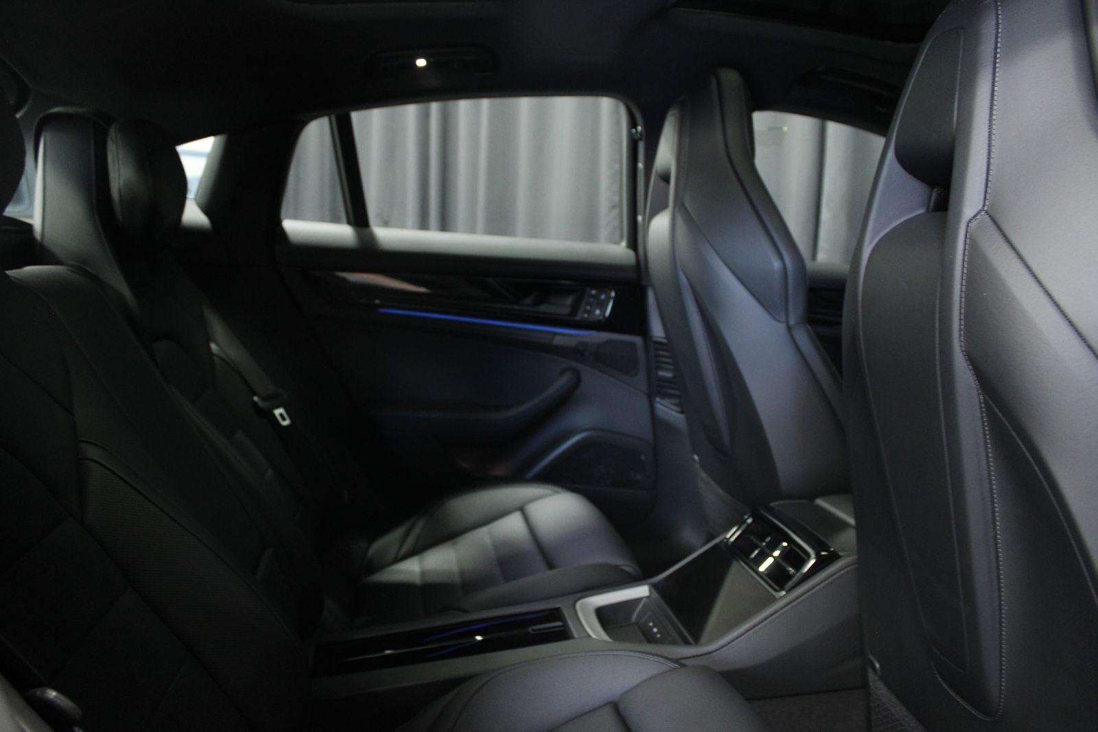 2025 Porsche Panamera 4