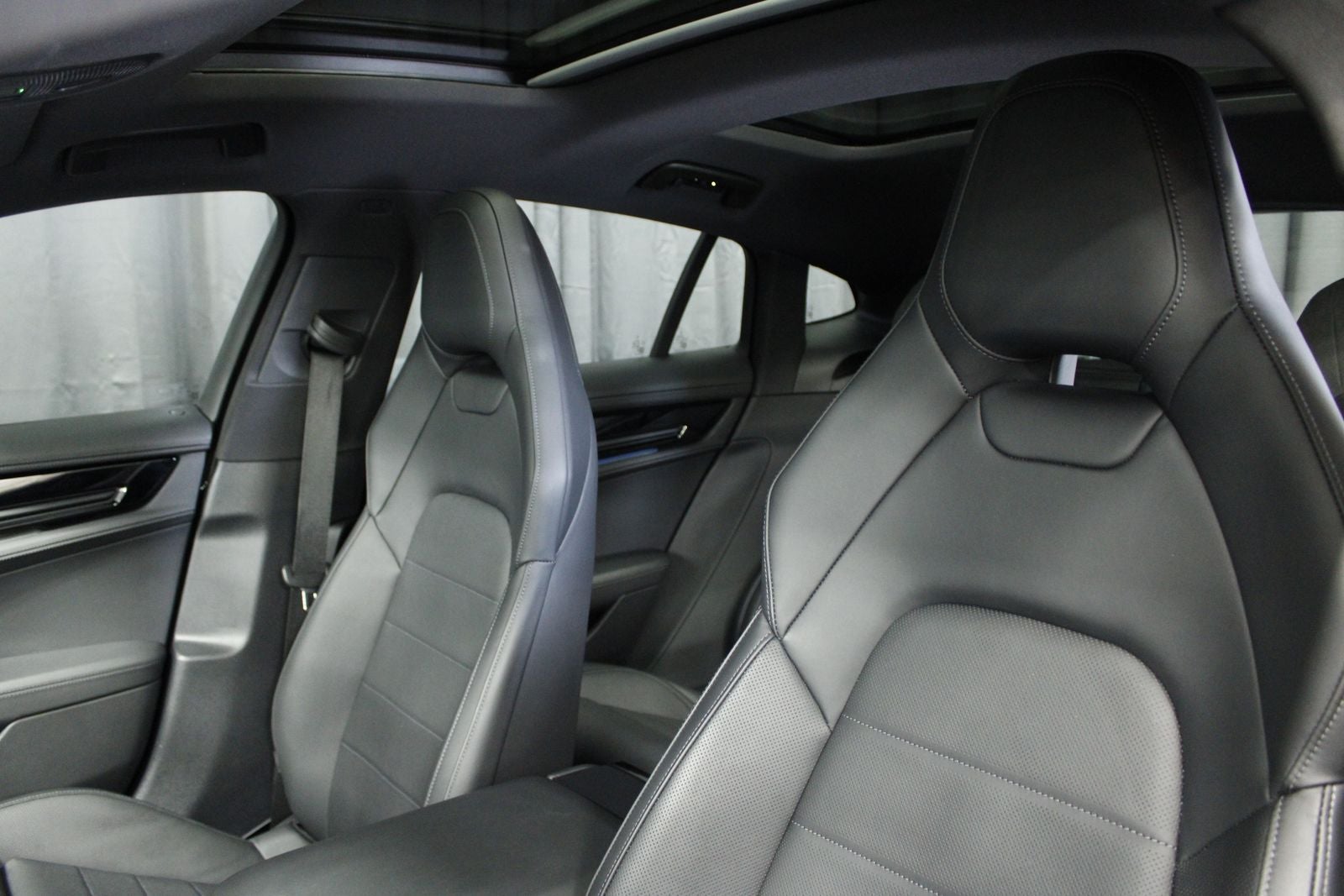 2025 Porsche Panamera 4