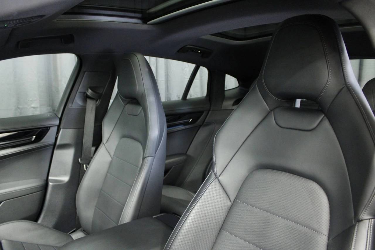 2025 Porsche Panamera 4