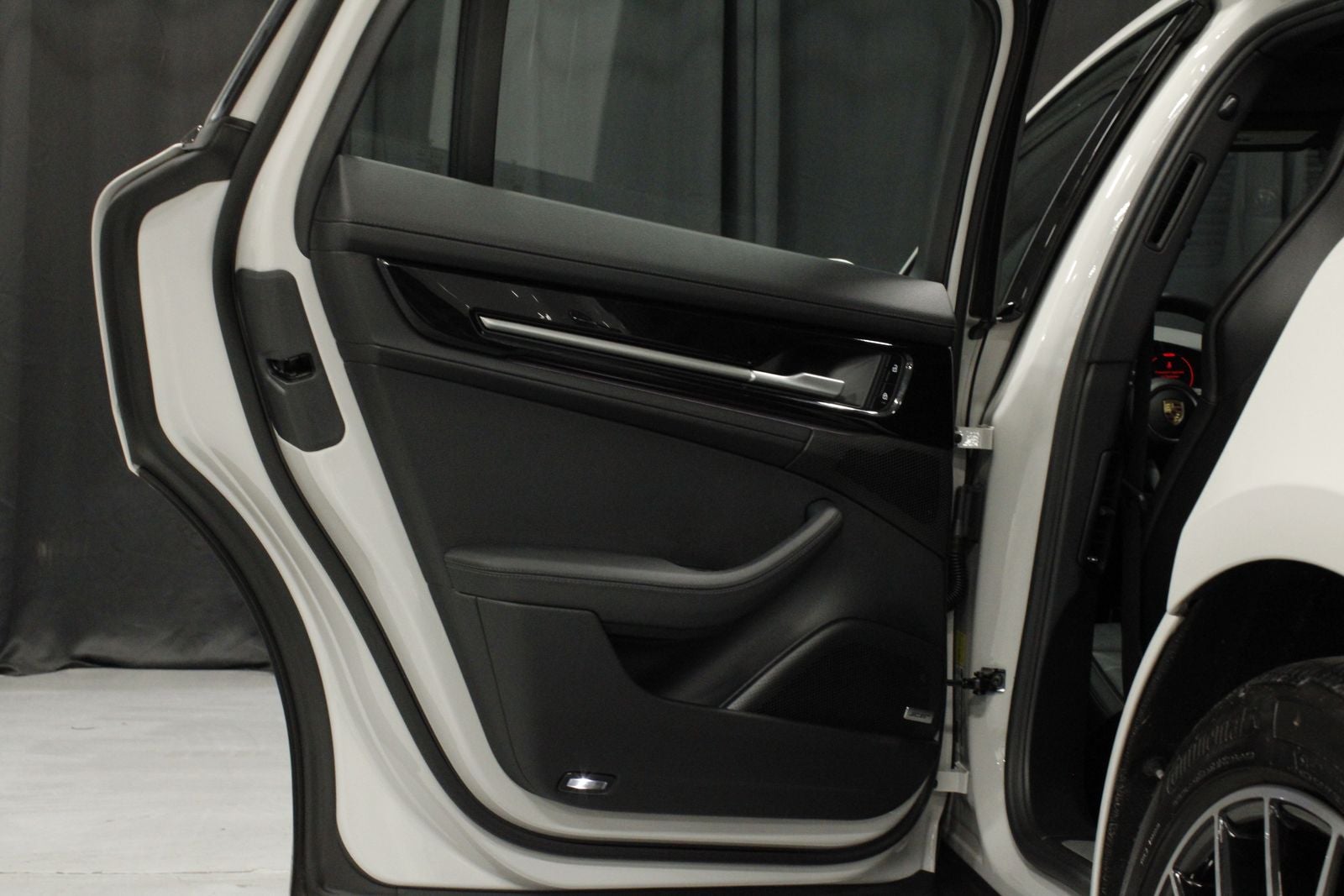2025 Porsche Panamera 4