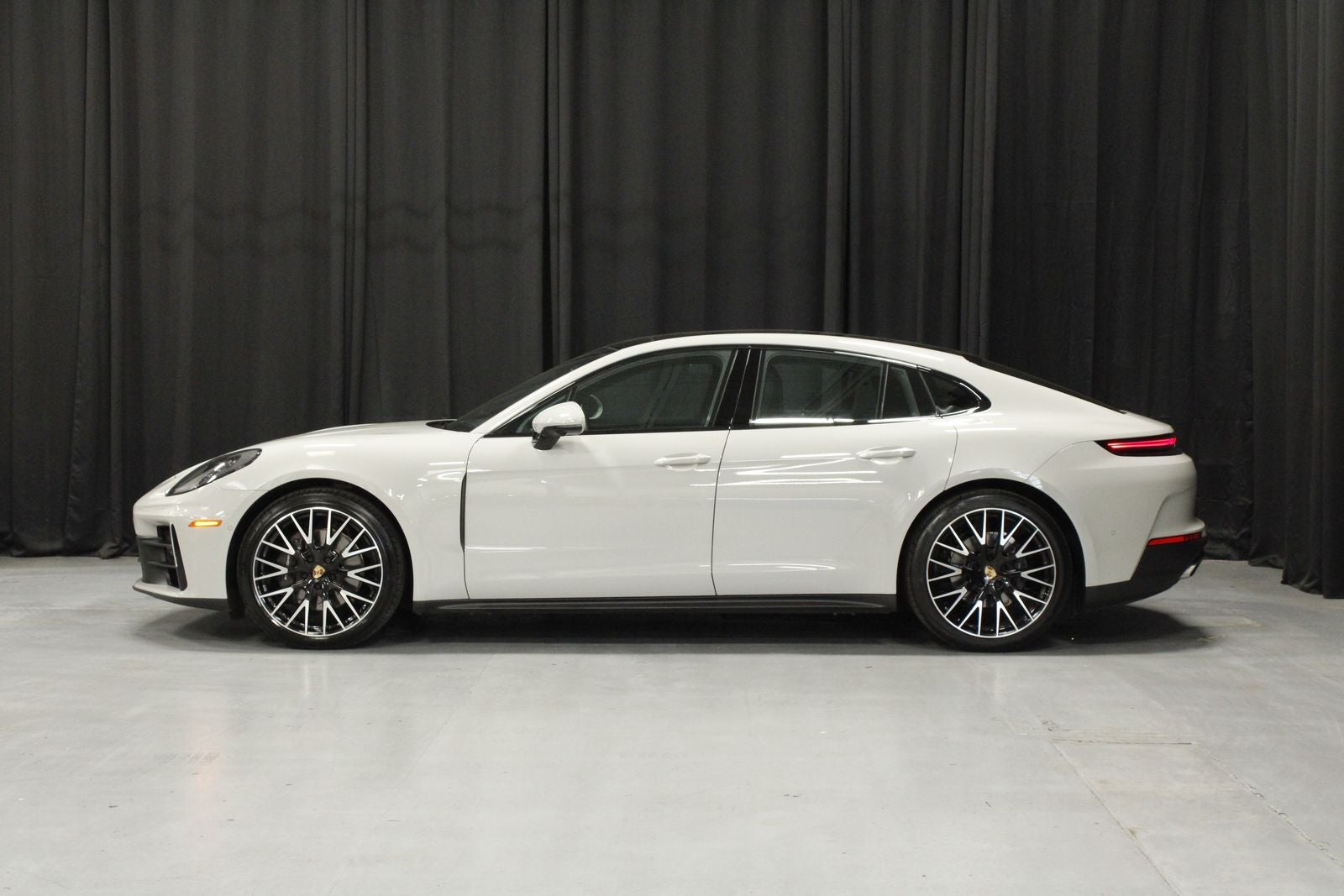 2025 Porsche Panamera 4