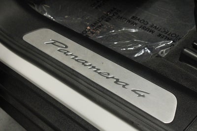 2025 Porsche Panamera 4