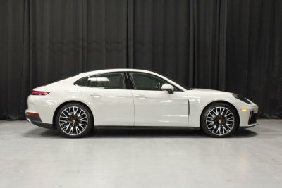 2025 Porsche Panamera 4
