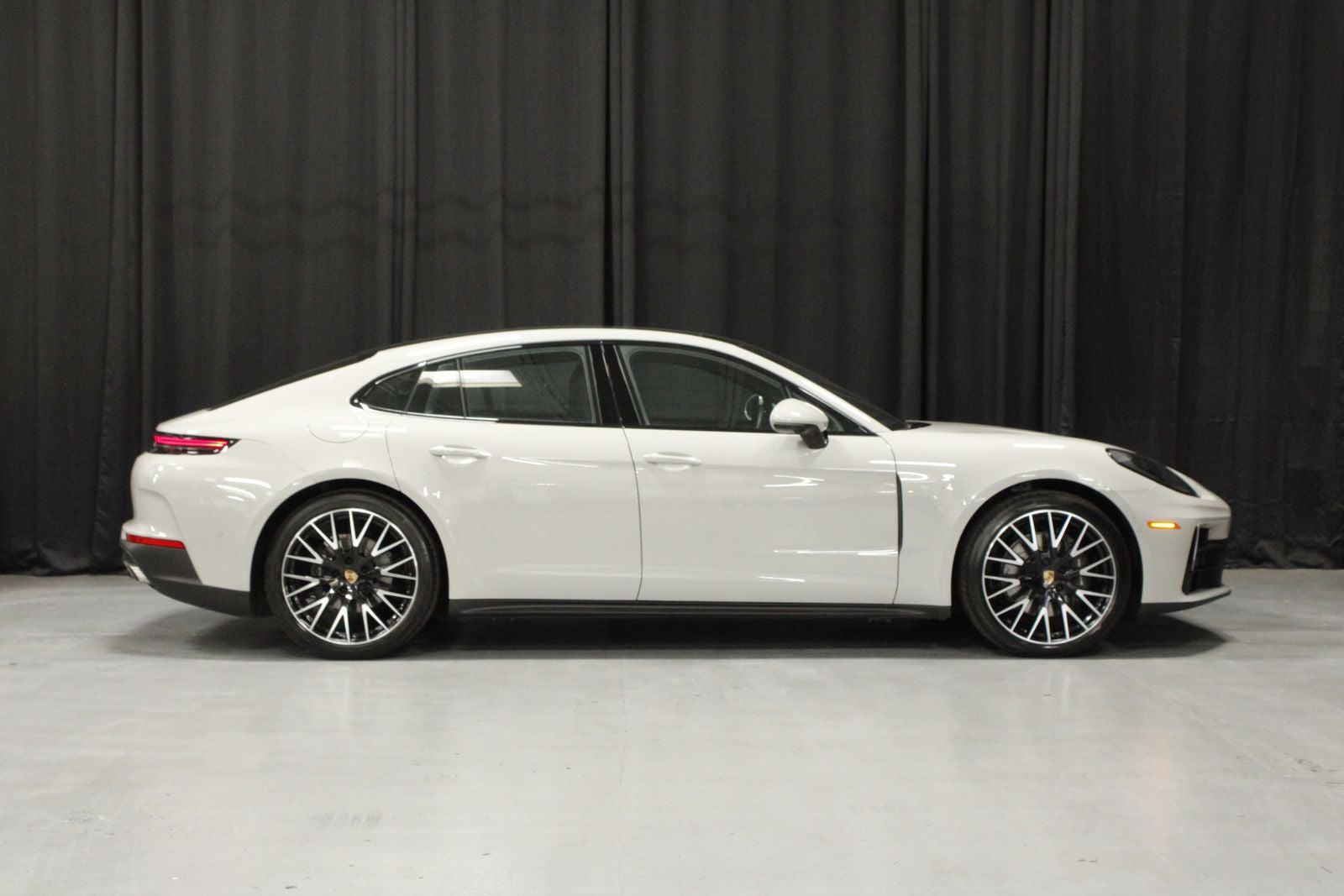 2025 Porsche Panamera 4
