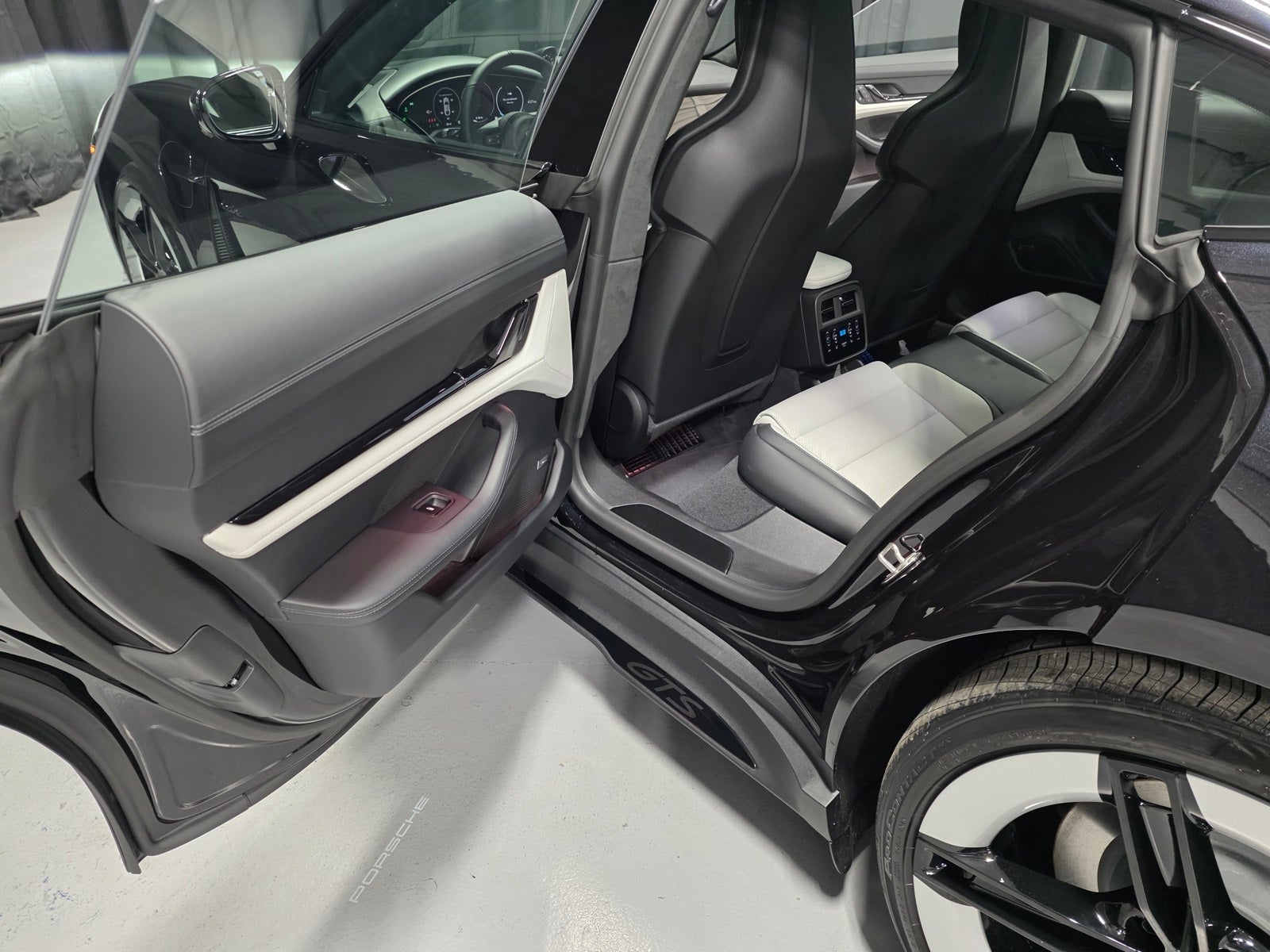 2026 Porsche Taycan GTS