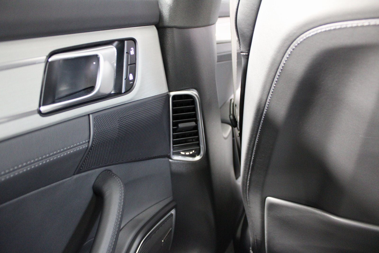 2023 Porsche Panamera E-Hybrid 4S