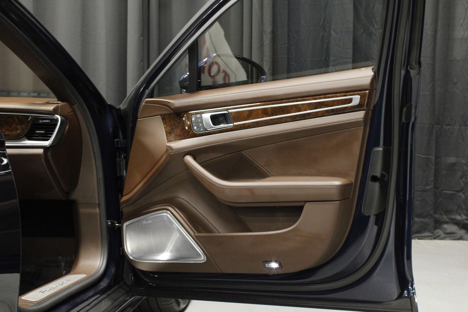 2023 Porsche Panamera 4 E-Hybrid Executive