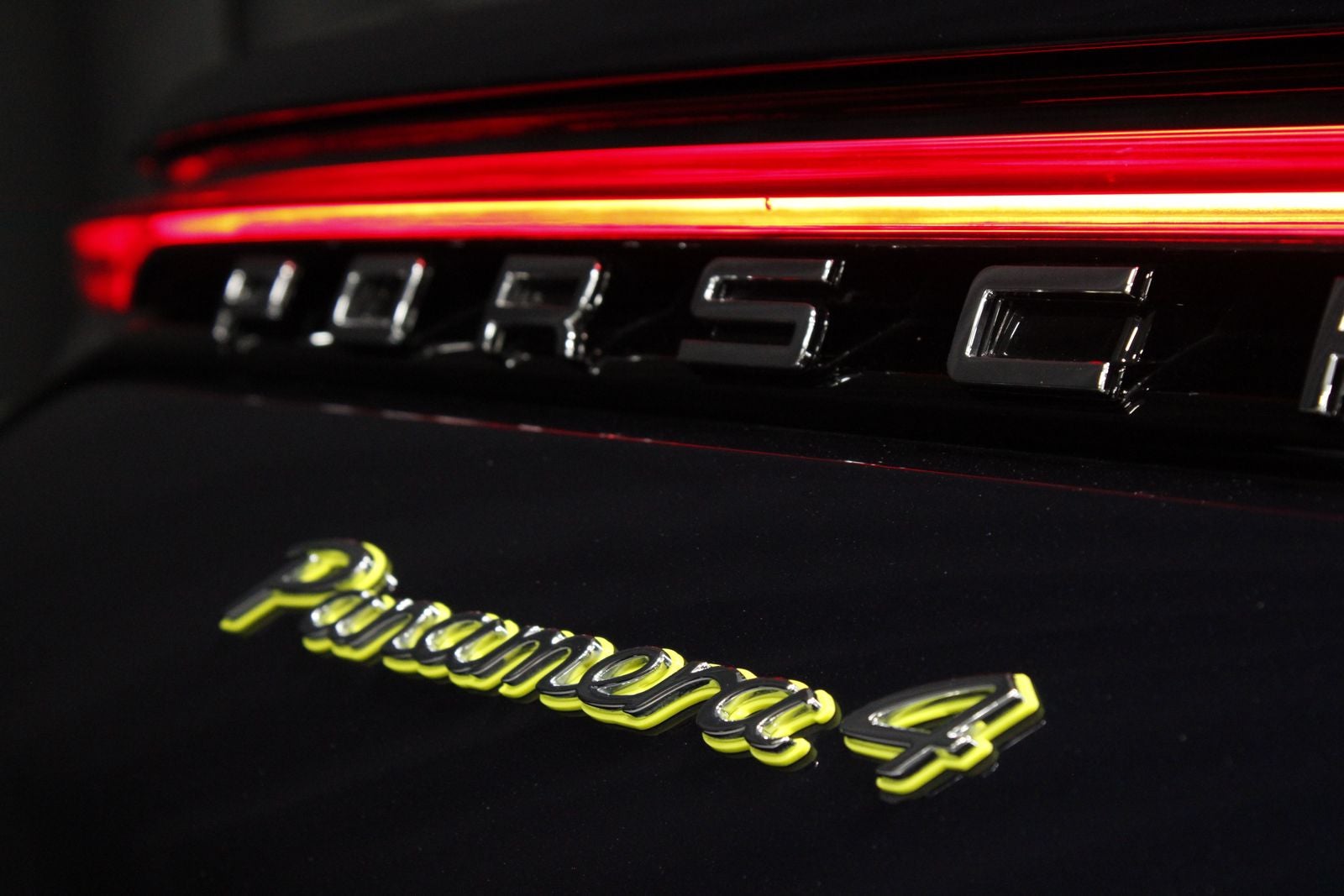 2023 Porsche Panamera 4 E-Hybrid Executive