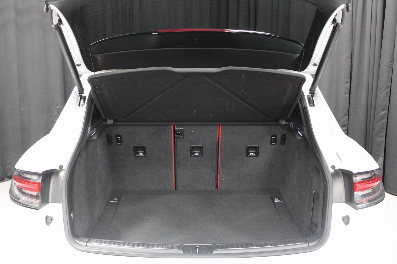 2021 Porsche Macan Base