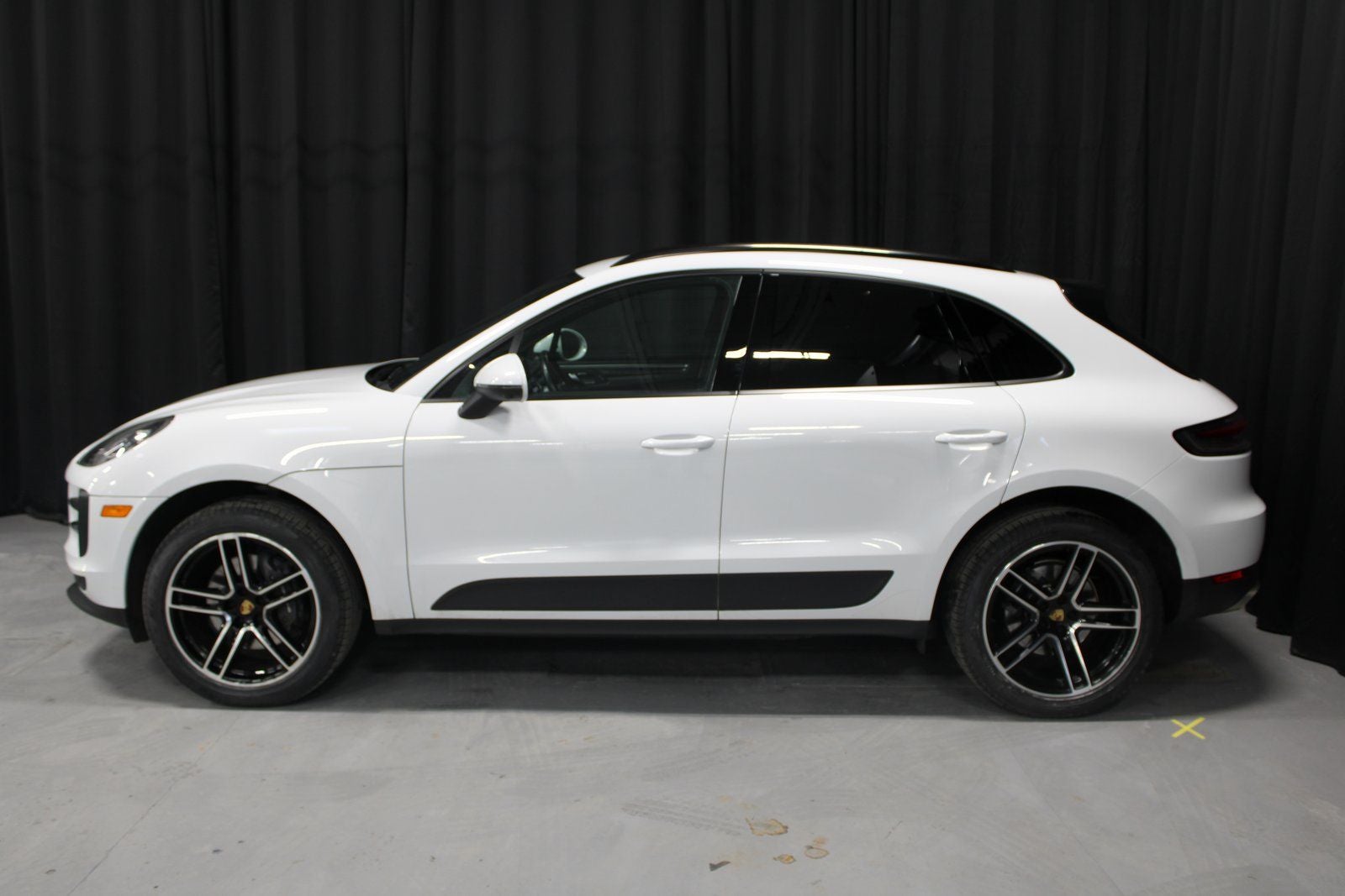 2021 Porsche Macan Base