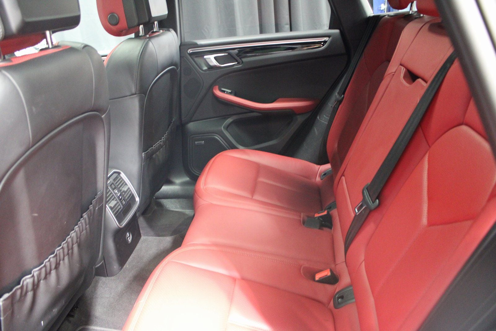 2021 Porsche Macan Base