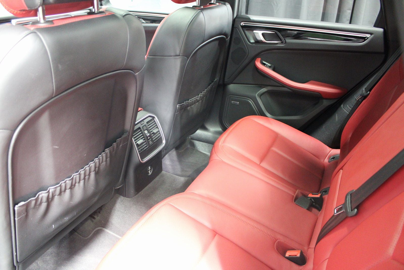 2021 Porsche Macan Base