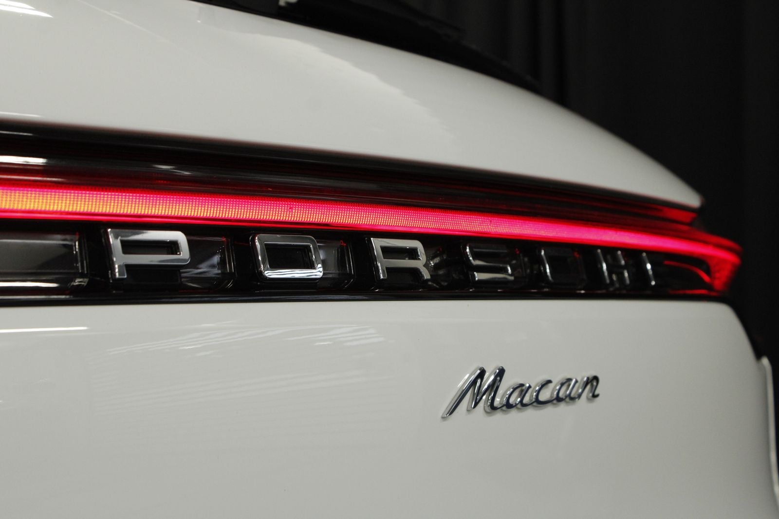 2025 Porsche Macan Base