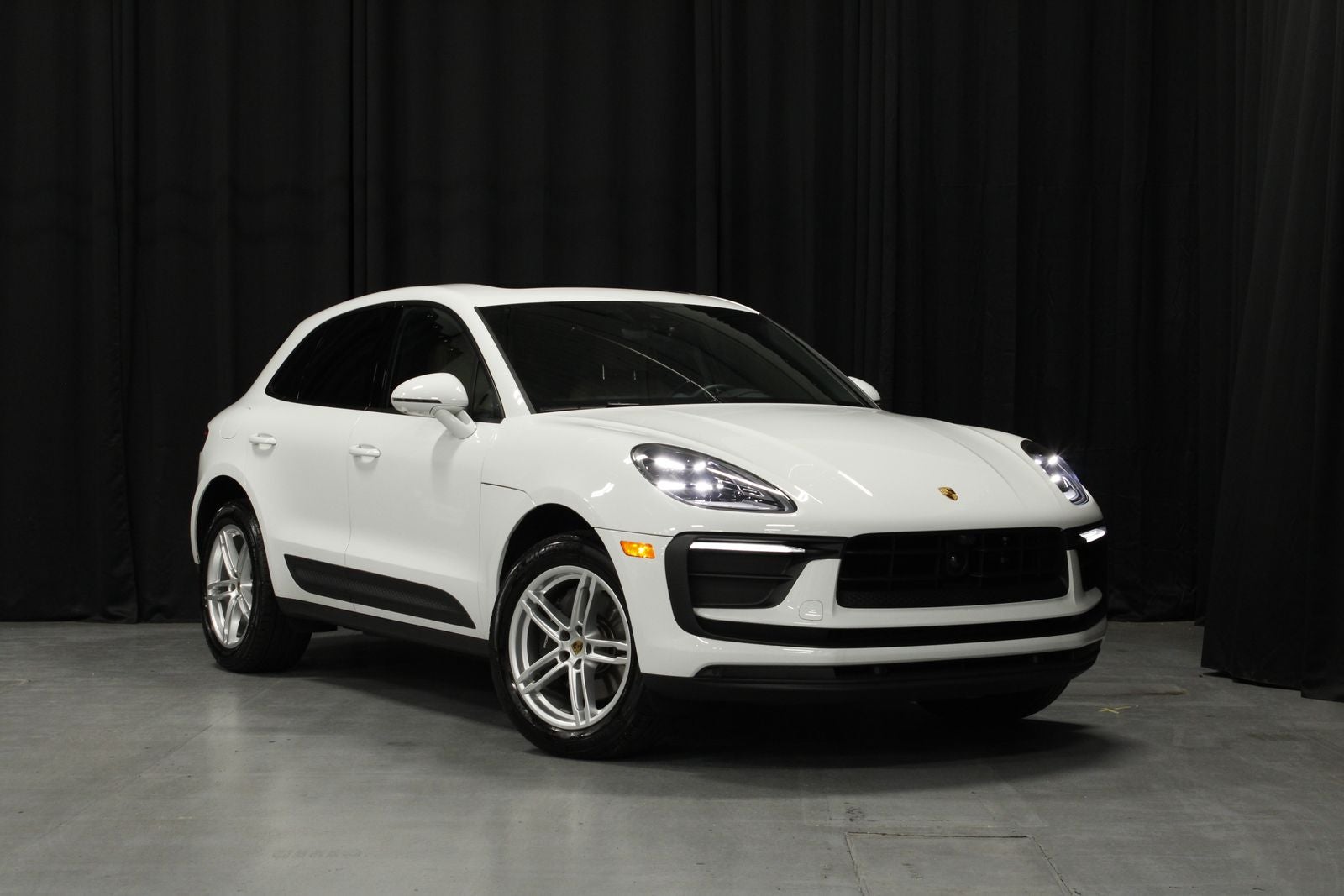 2025 Porsche Macan Base