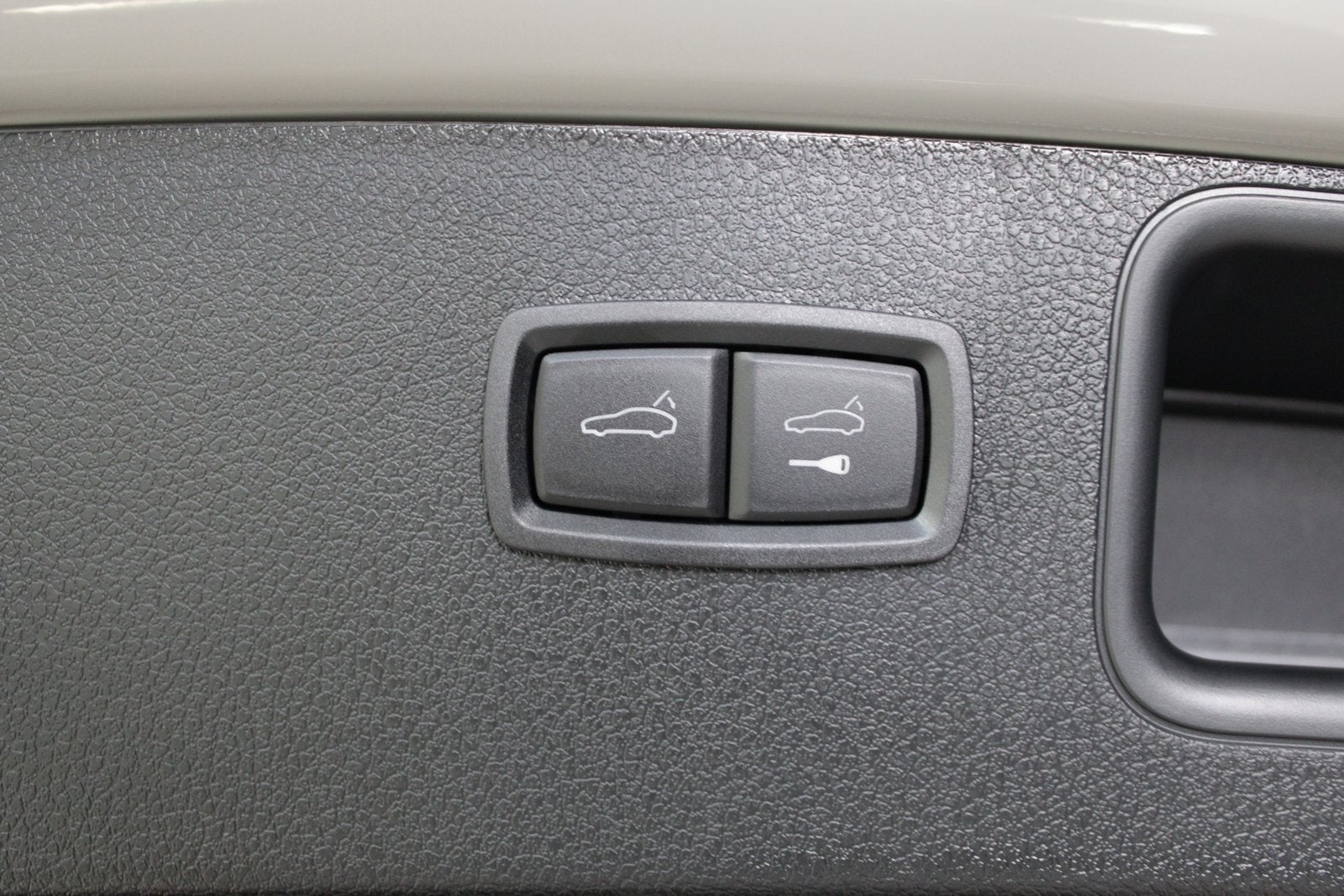 2026 Porsche Macan T