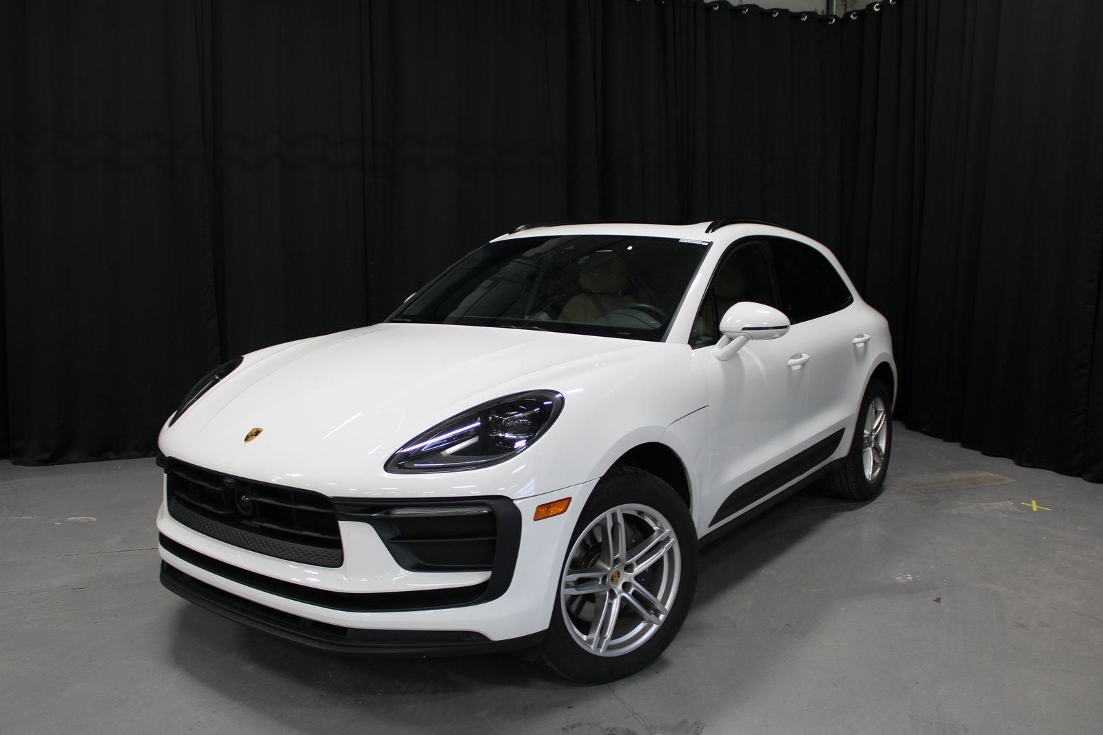 2025 Porsche Macan Base