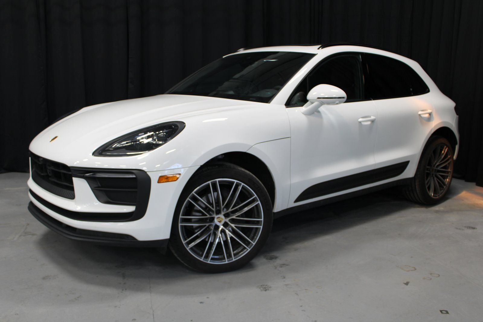 2025 Porsche Macan Base