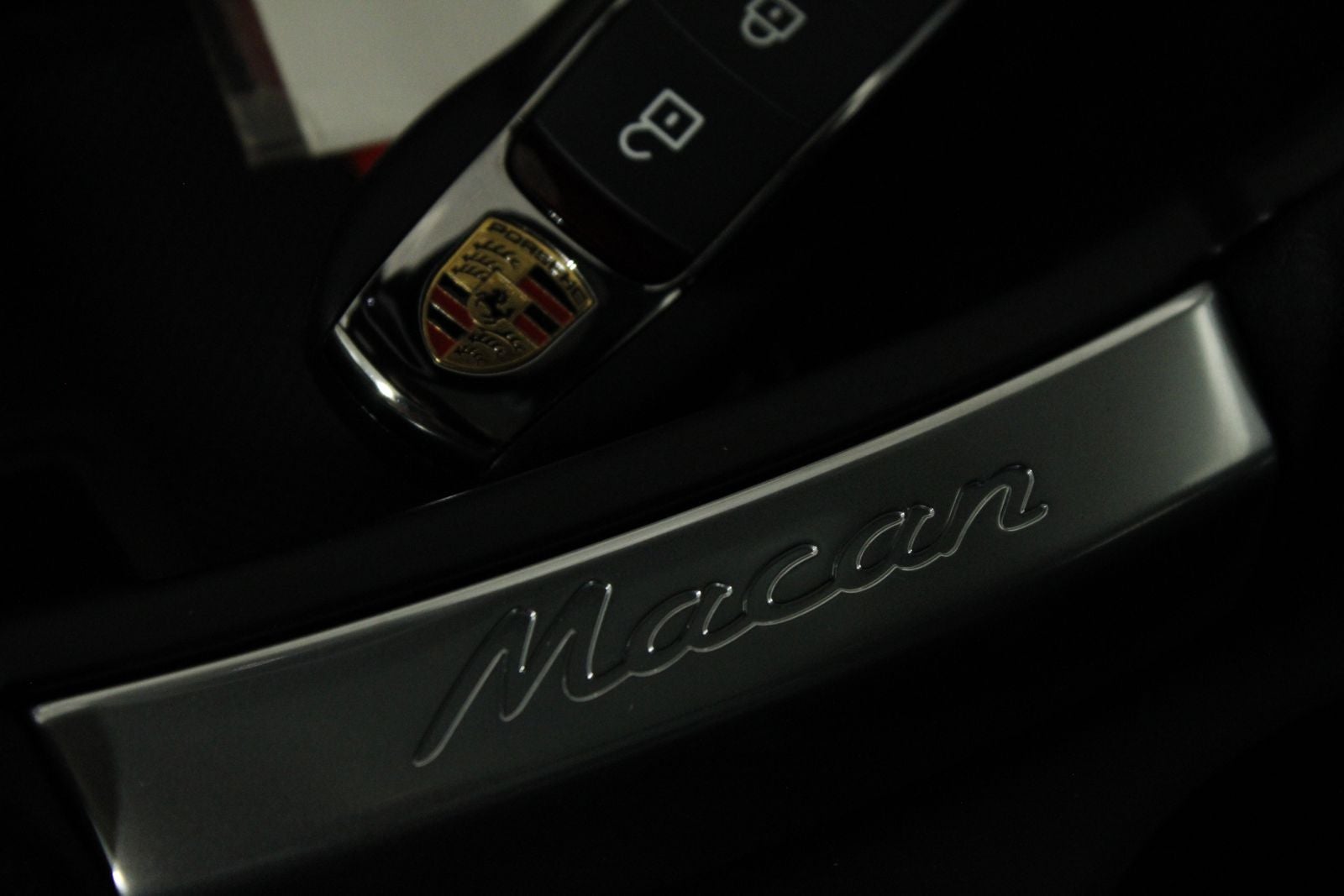 2026 Porsche Macan Base