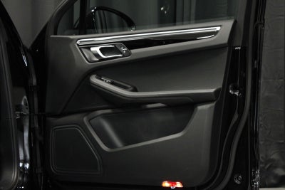 2021 Porsche Macan Macan