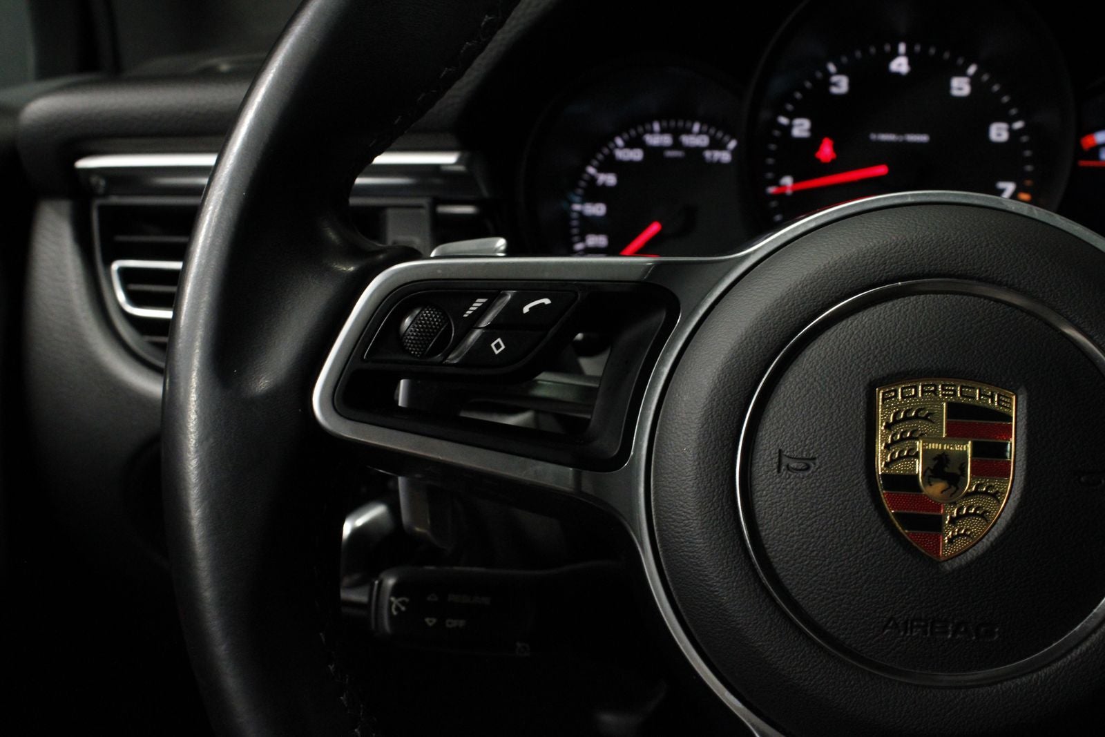 2021 Porsche Macan Macan