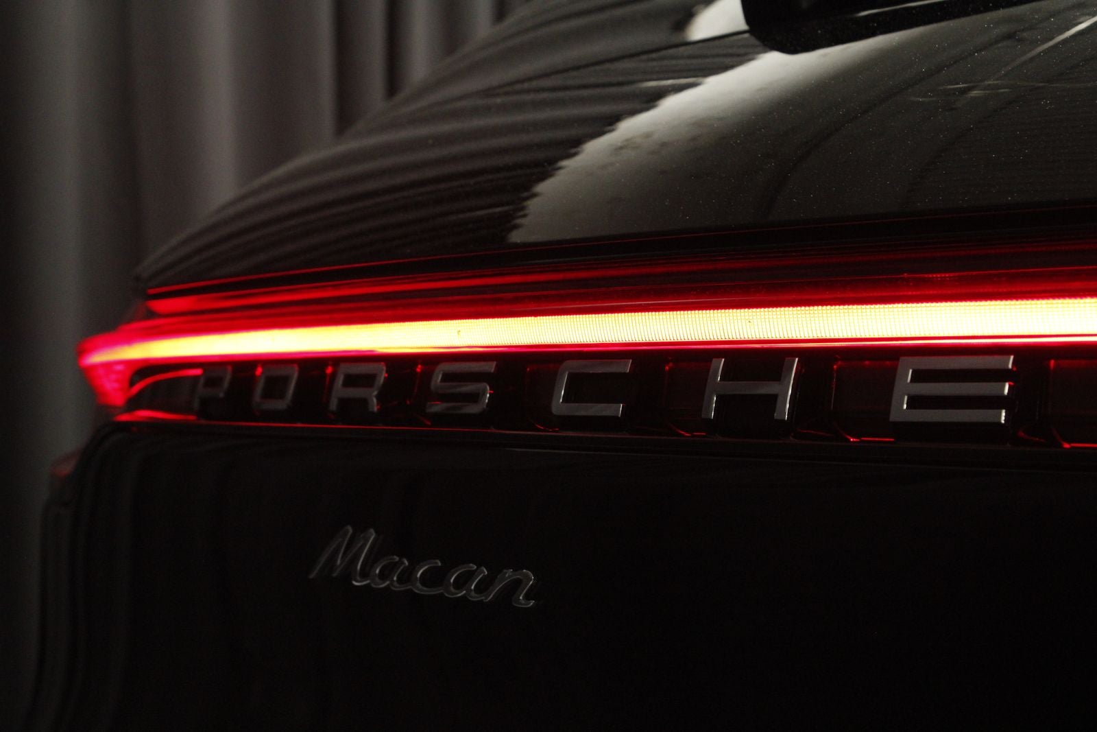 2025 Porsche Macan Base