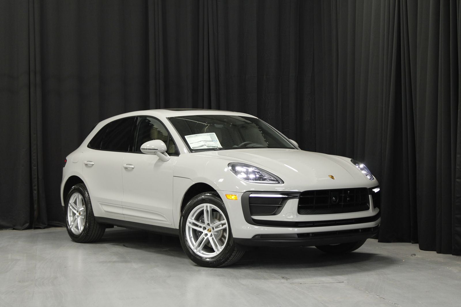 2026 Porsche Macan Base