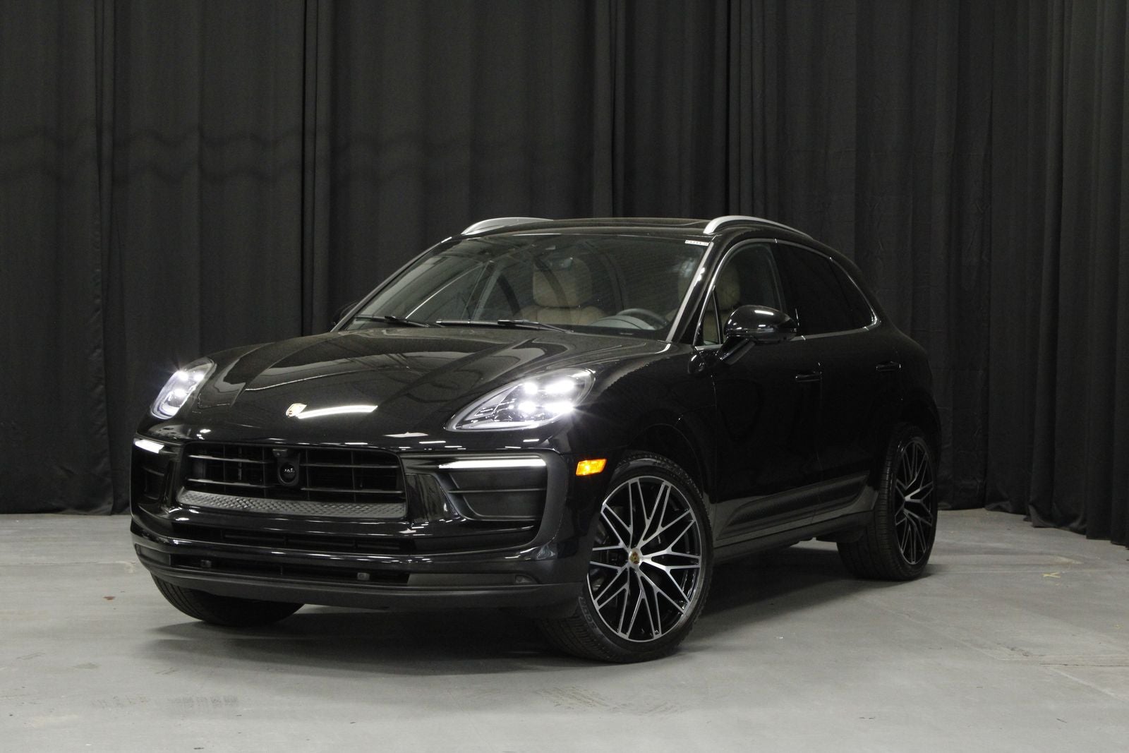 2026 Porsche Macan -'s photo