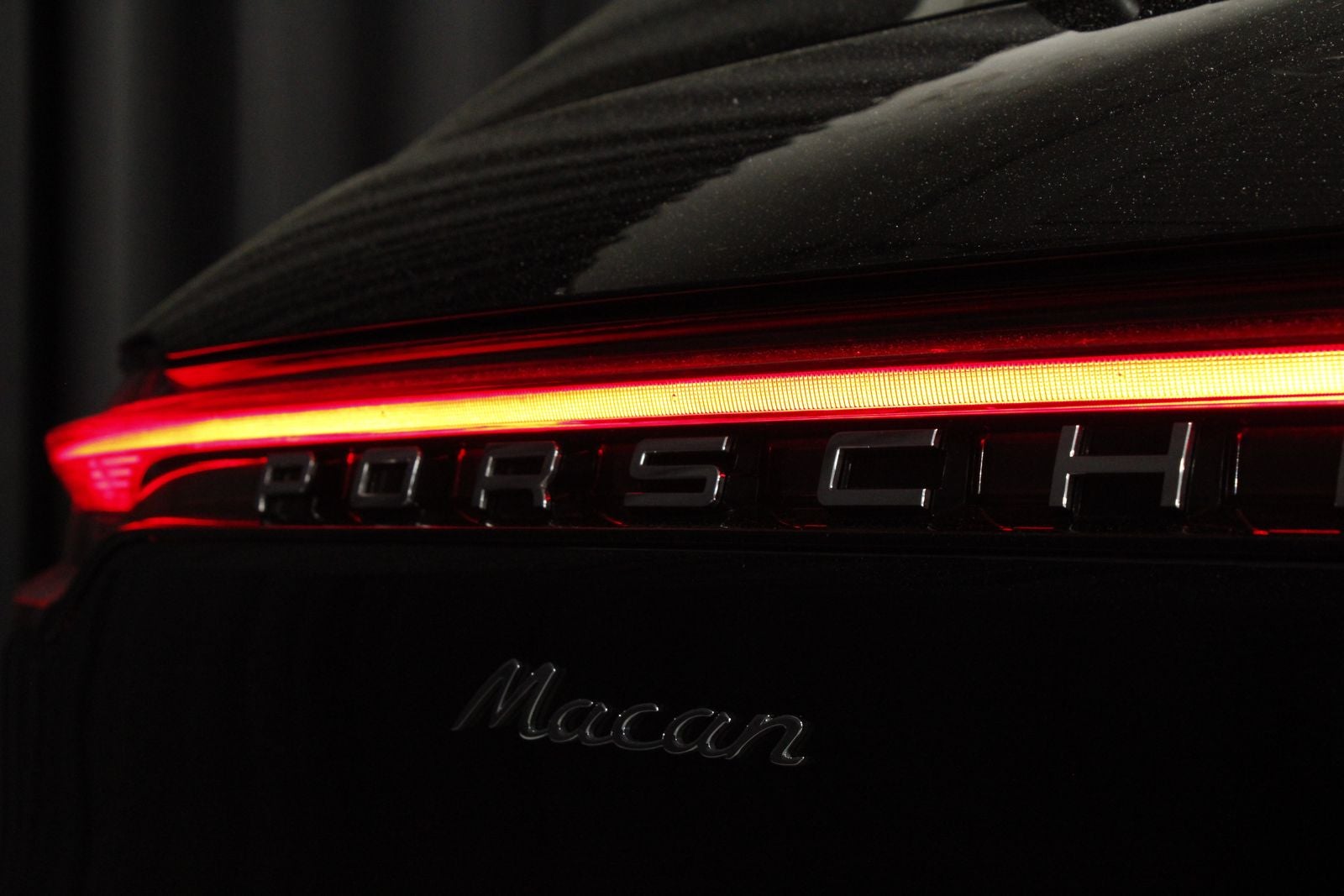 2026 Porsche Macan Base