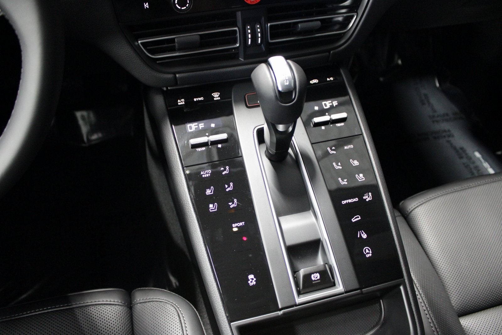 2026 Porsche Macan Base